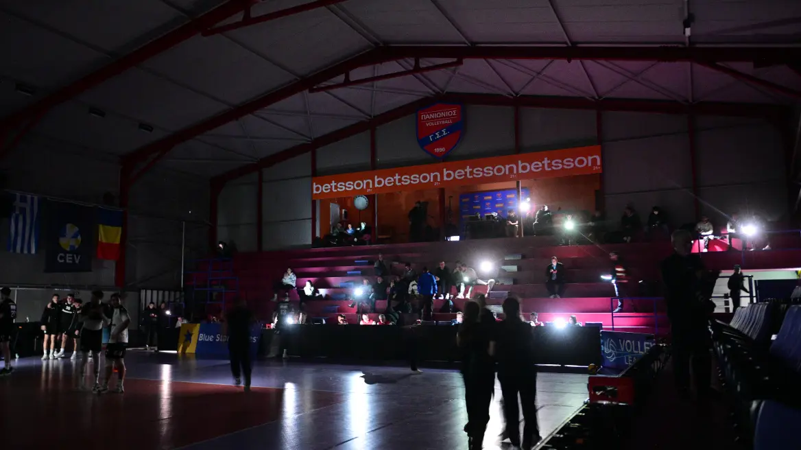 Τελικός League Cup: Συσκότιση λόγω κακοκαιρίας και διακοπή! ΦΩΤΟ Τελικός League Cup: Συσκότιση λόγω κακοκαιρίας και διακοπή! ΦΩΤΟ