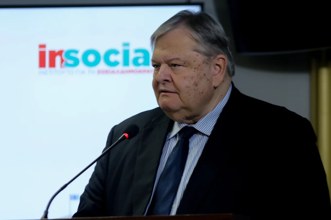 Επισημάνσεις Βενιζέλου προς Χαριλάου Τρικούπη: Πρέπει η χώρα να καταστεί διακυβερνήσιμη, πριν καταστεί το Σύνταγμα αναθεωρίσιμο Επισημάνσεις Βενιζέλου προς Χαριλάου Τρικούπη: Πρέπει η χώρα να καταστεί διακυβερνήσιμη, πριν καταστεί το Σύνταγμα αναθεωρίσιμο