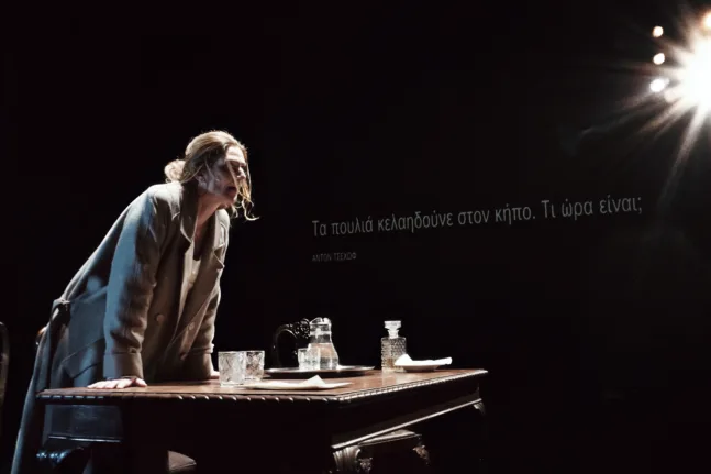 Η νέα παράσταση του ΔΗΠΕΘΕ Πάτρας στο «Μπάρρυ»: Στην «Π» η πρωταγωνίστρια Θεοδώρα Σιάρκου