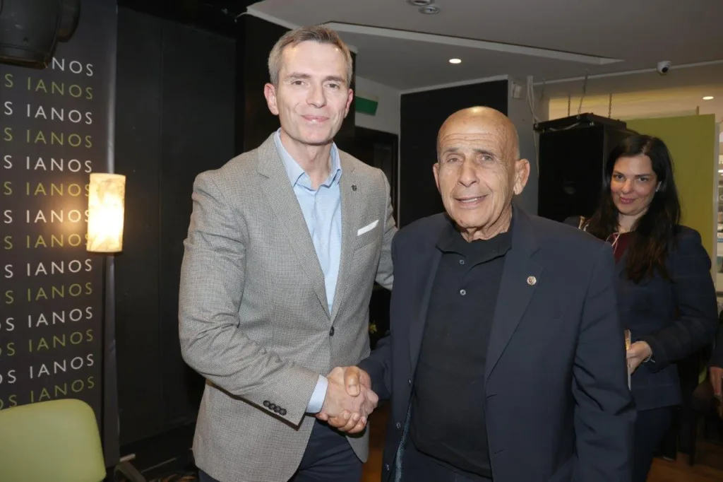 Ο Φοίβος Καρακίτσος παρουσίασε το νέο του βιβλίο στον «Ιανό»