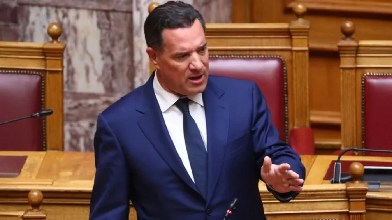 Σφοδρή αντιπαράθεση στη Βουλή: Ο Άδωνις Γεωργιάδης υπερασπίζεται τον προϋπολογισμό Υγείας και οι αίθουσες παίρνουν φωτιά | ΕΙΔΗΣΕΙΣ