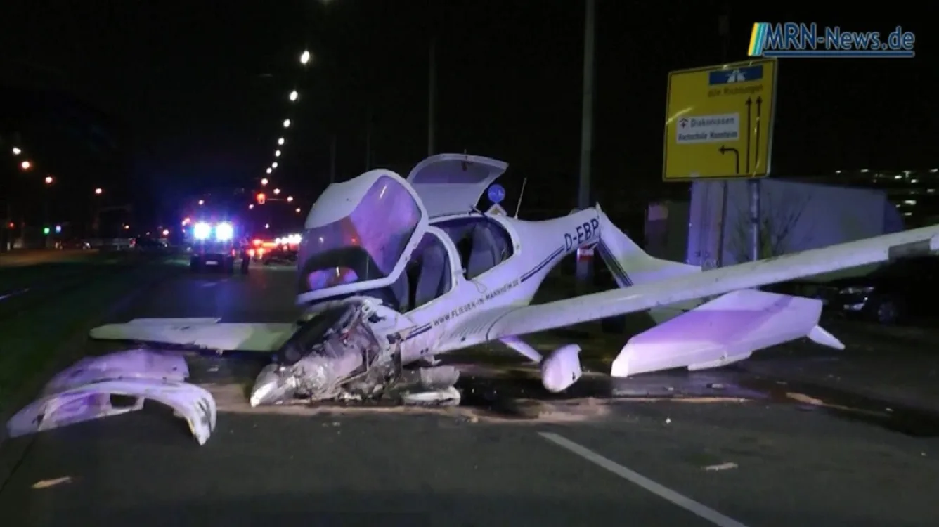 Μάνχαϊμ: Μονοκινητήριο συνετρίβη σε δρόμο κατά την αναγκαστική προσγείωση - Σοβαρά τραυματίας ο πιλότος Μάνχαϊμ: Μονοκινητήριο συνετρίβη σε δρόμο κατά την αναγκαστική προσγείωση - Σοβαρά τραυματίας ο πιλότος