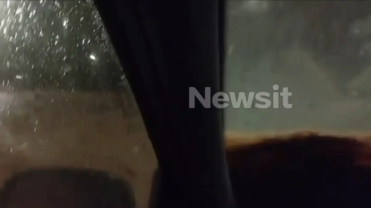 Εφιαλτικές στιγμές βίωσε οδηγός στην Άνω Βλυχάδα, ΦΩΤΟ Εφιαλτικές στιγμές βίωσε οδηγός στην Άνω Βλυχάδα, ΦΩΤΟ