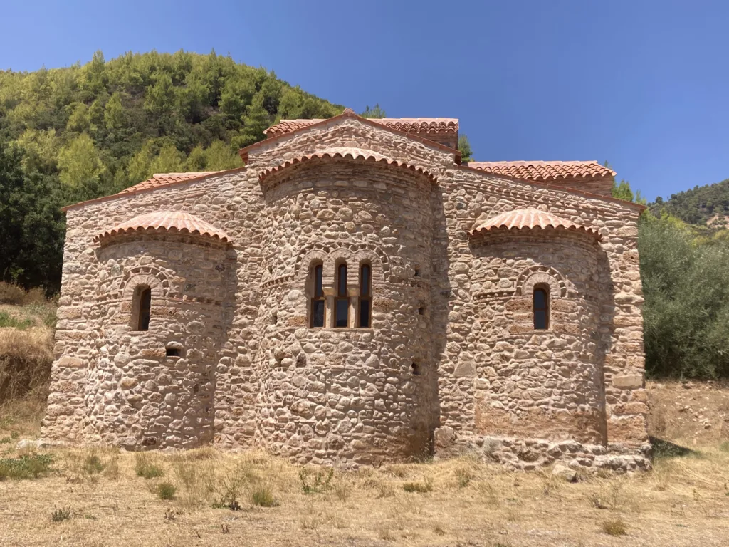 Αχαΐα: Παραδόθηκε προ ημερών πλήρως αναστηλωμένος ο ΙΝ Αγίου Νικολάου Μονής Παμμεγίστων Ταξιαρχών