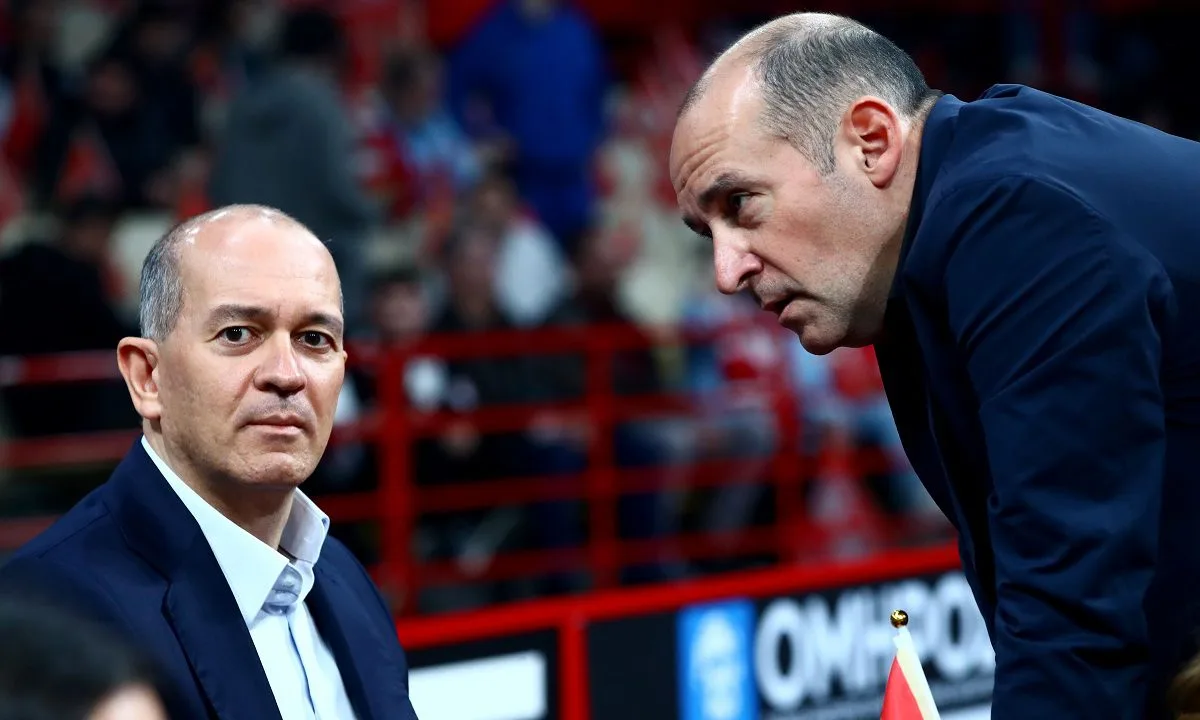 «Όταν ο Πιτίνο μίλαγε για τις χαλασμένες τουαλέτες στο γραφείο του στο ΟΑΚΑ δεν είχε χρήματα ο σημερινός ιδιοκτήτης να αλλάξει μια λεκάνη;» «Όταν ο Πιτίνο μίλαγε για τις χαλασμένες τουαλέτες στο γραφείο του στο ΟΑΚΑ δεν είχε χρήματα ο σημερινός ιδιοκτήτης να αλλάξει μια λεκάνη;»