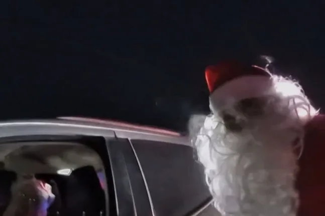 Άγιος Βασίλης… με το πόδι στο γκάζι: Αστυνομικοί τον σταμάτησαν για υπερβολική ταχύτητα στο Οχάιο