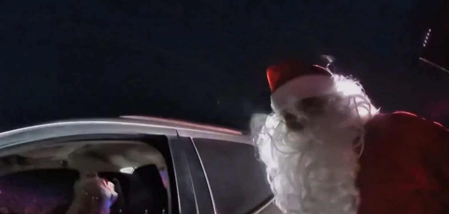Άγιος Βασίλης… με το πόδι στο γκάζι: Αστυνομικοί τον σταμάτησαν για υπερβολική ταχύτητα στο Οχάιο