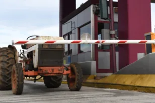 Σχηματίζεται δικογραφία για την άρση μπαρών στα διόδια από αγρότες