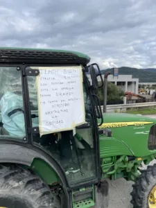 Αγρότες Ναυπακτίας και Δωρίδας έκλεισαν την εθνική οδό Ναυπάκτου – Ιτέας Αγρότες Ναυπακτίας και Δωρίδας έκλεισαν την εθνική οδό Ναυπάκτου – Ιτέας