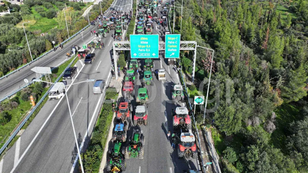 Το pelop.gr στα μπλόκα των αγροτών: Εντυπωσιακές εικόνες από drone στη νέα εθνική οδό Πατρών-Πύργου