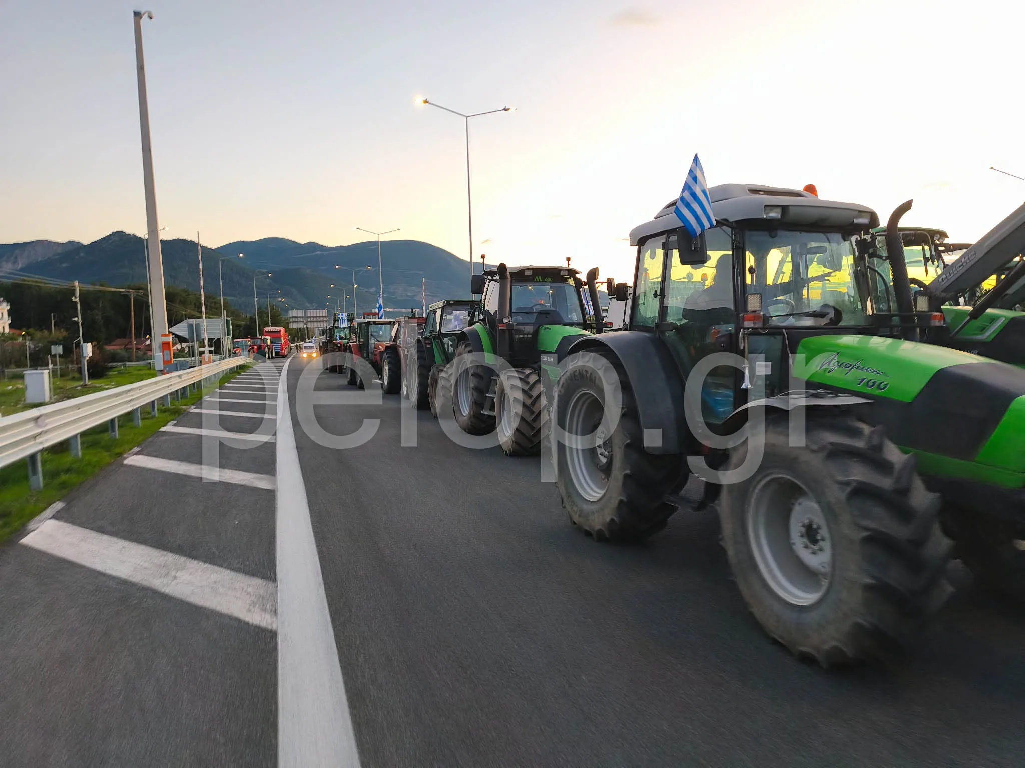 Το pelop.gr στα μπλόκα των αγροτών: Κλειστή η Περιμετρική στην Εγλυκάδα – «Απόψε εδώ, αύριο βλέπουμε» ΒΙΝΤΕΟ