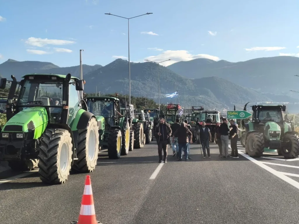 Πάτρα: Η δημοτική αρχή στο πλευρό των αγροτοκτηνοτρόφων στο μπλόκο της Περιμετρικής 