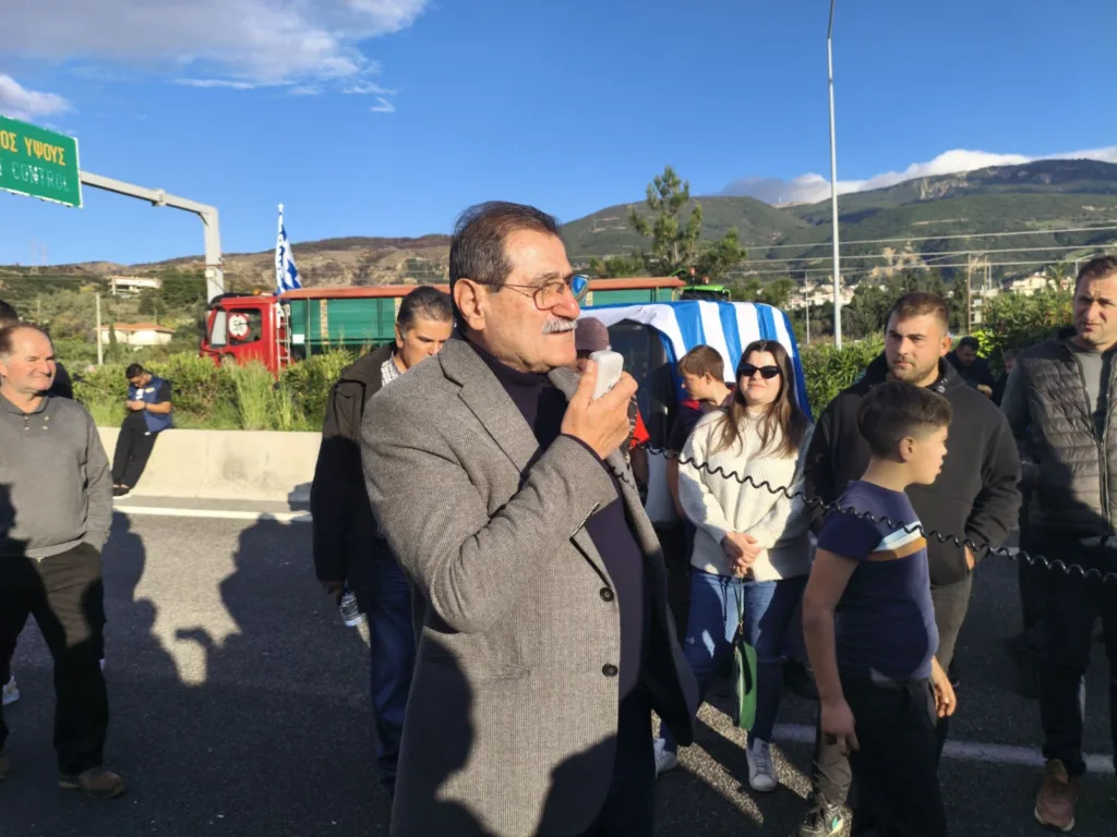 Πάτρα: Η δημοτική αρχή στο πλευρό των αγροτοκτηνοτρόφων στο μπλόκο της Περιμετρικής 