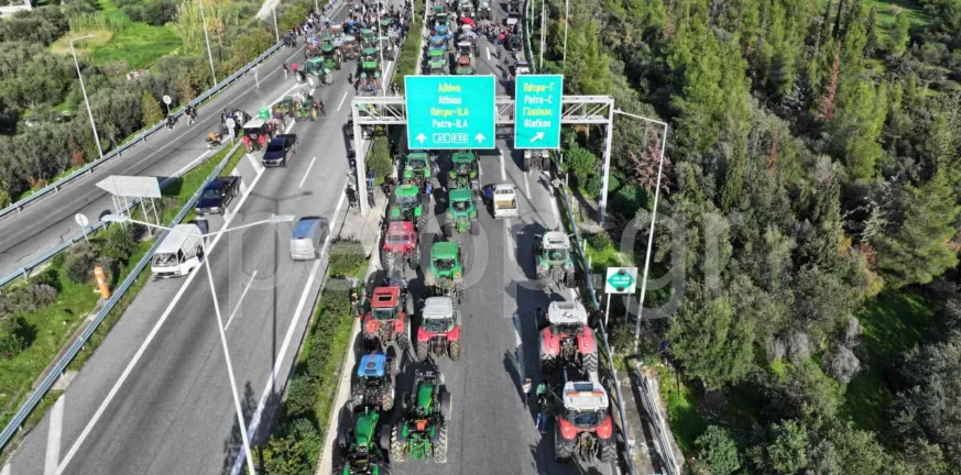 Το pelop.gr στα μπλόκα των αγροτών: Εντυπωσιακές εικόνες από drone στη νέα εθνική οδό Πατρών-Πύργου