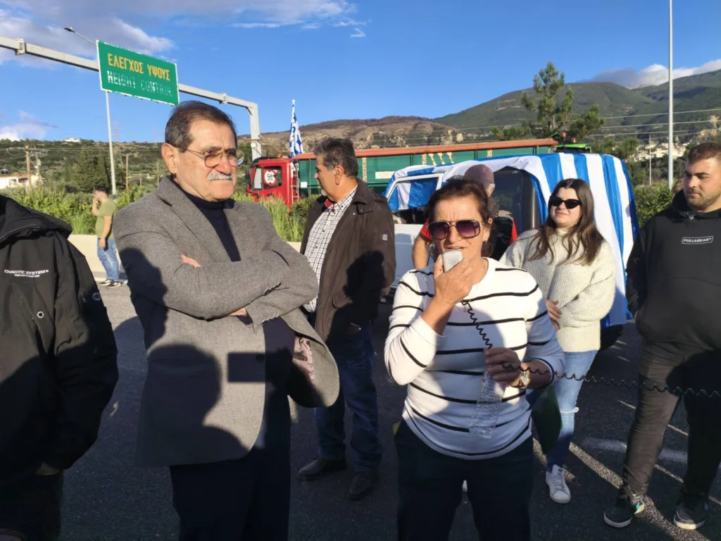 Πάτρα: Η δημοτική αρχή στο πλευρό των αγροτοκτηνοτρόφων στο μπλόκο της Περιμετρικής 