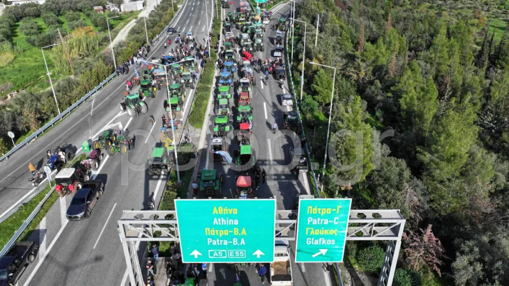 Το pelop.gr στα μπλόκα των αγροτών: Εντυπωσιακές εικόνες από drone στη νέα εθνική οδό Πατρών-Πύργου