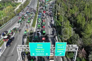 Η Πάτρα σε αγροτικό κλοιό: Σήμερα η απόφαση αν θα κλιμακώσουν, πού υπάρχουν μπλόκα ΦΩΤΟ-ΒΙΝΤΕΟ