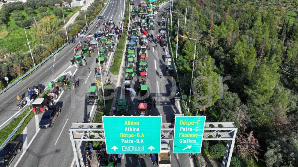 Το pelop.gr στα μπλόκα των αγροτών: Εντυπωσιακές εικόνες από drone στη νέα εθνική οδό Πατρών-Πύργου