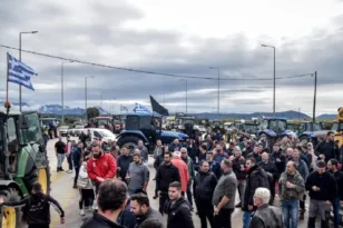 Αγρότες: Μπλόκα σε όλη τη χώρα, αποκλεισμός αεροδρομίου στο Ηράκλειο και νέα μέτωπα σε Αχαΐα–Αιτωλοακαρνανία
