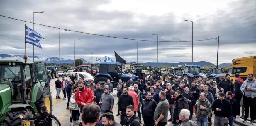 Αγρότες: Μπλόκα σε όλη τη χώρα, αποκλεισμός αεροδρομίου στο Ηράκλειο και νέα μέτωπα σε Αχαΐα–Αιτωλοακαρνανία