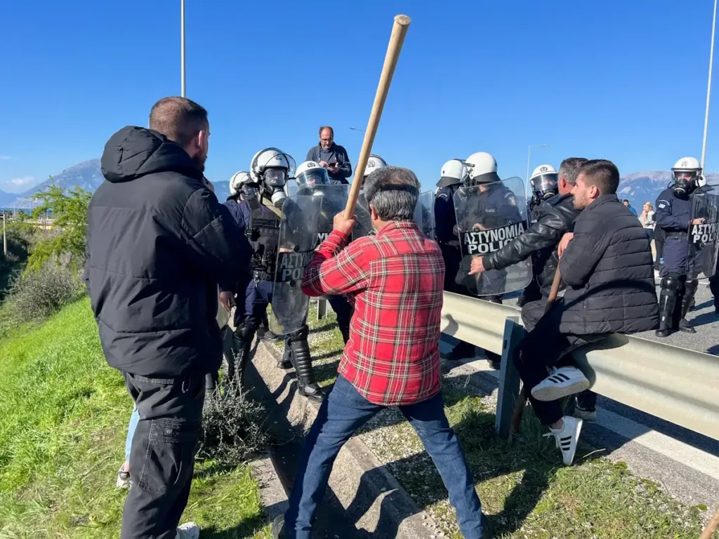 Ανυποχώρητοι οι αγρότες: Τι ισχύει με τα μπλόκα σε όλη την Ελλάδα, στον κόμβο Νίκαιας πάνω από 2.000 τρακτέρ! ΦΩΤΟ