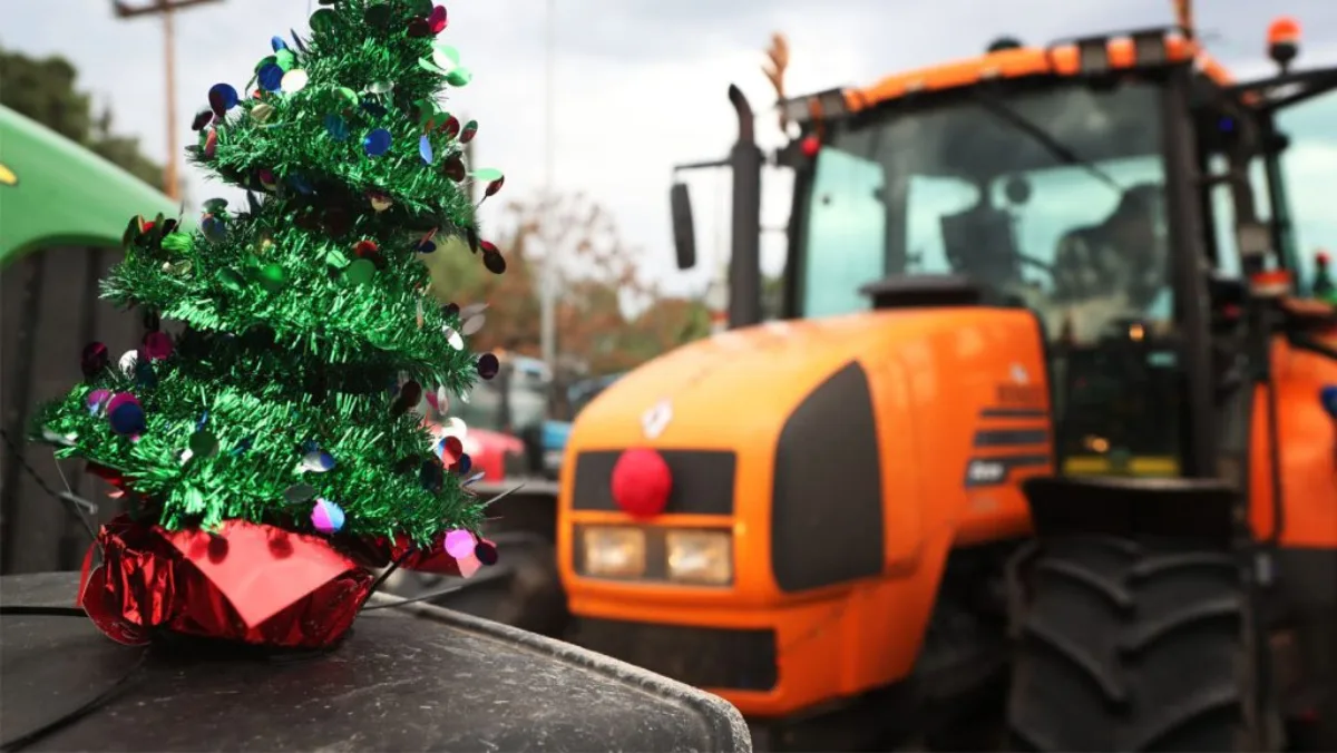 Ξανά στα μπλόκα οι αγρότες: Πού κλείνουν οι δρόμοι, αποφασίζουν αύριο Σάββατο στην Αχαΐα - Ποιες ρυθμίσεις ισχύουν για τις μετακινήσεις της Πρωτοχρονιάς