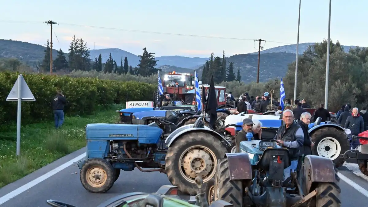 Αγρότες: Δυναμικές οι νέες κινητοποιήσεις, σε θέσεις συναγερμού τα τρακτέρ στη Χαλκίδα, τι ισχύει για τα μπλόκα σε όλη την Ελλάδα