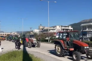 Με τρακτέρ στο λιμάνι της Ηγουμενίτσας οι αγρότες Θεσπρωτίας – Ισχυρή αστυνομική παρουσία στην είσοδο