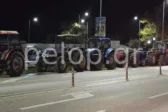 Κάτω Αχαΐα: Στους δρόμους οι αγρότες, παραταγμένα τα τρακτέρ στην Εθνική ΦΩΤΟ