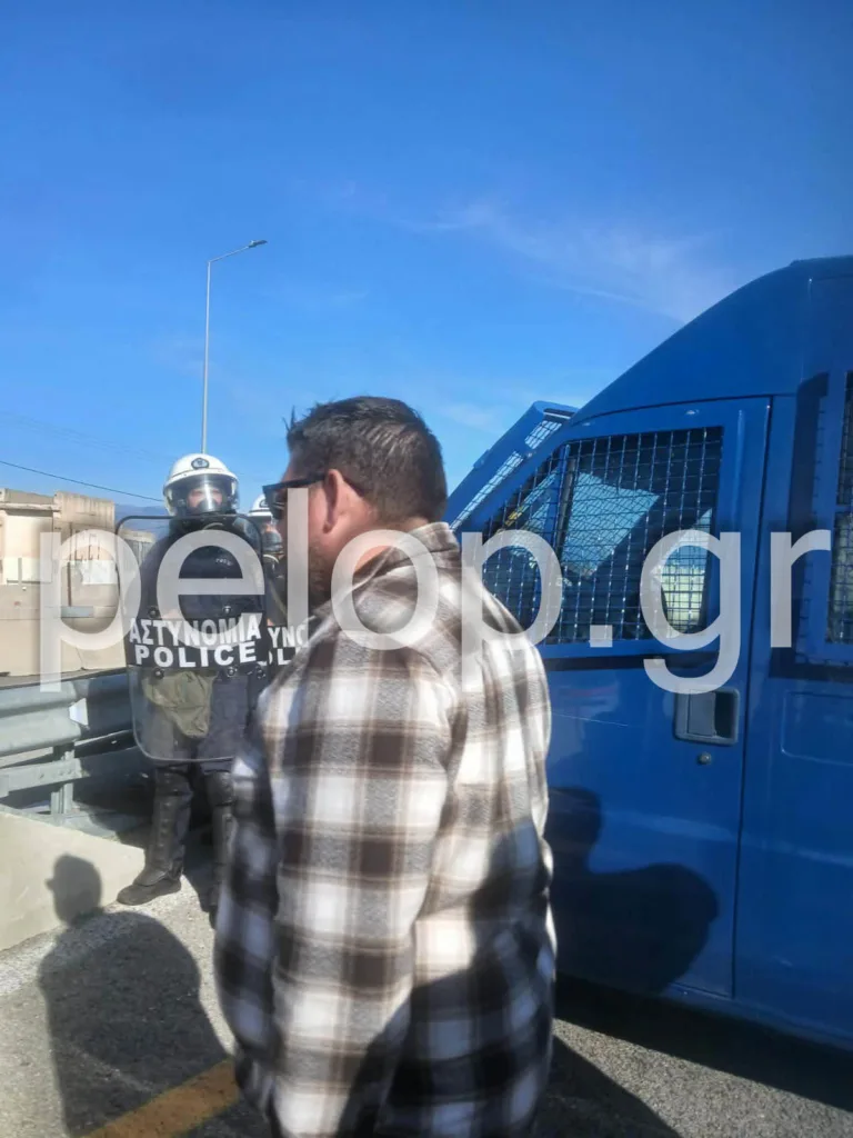 Σε τροχιά κλιμάκωσης οι αγρότες: Κομβόι για τη Γέφυρα Ρίου–Αντιρρίου - «Κόλλησε» ασθενοφόρο ΦΩΤΟ