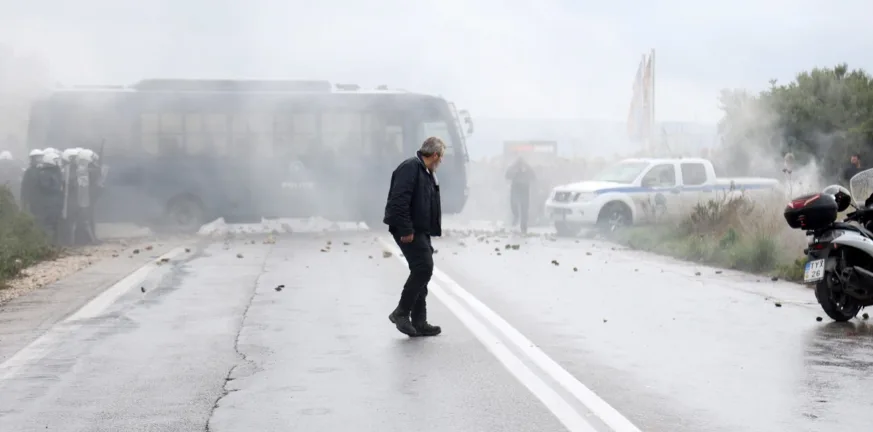 Ένωση Αστυνομικών Χανίων: Ευθείες αιχμές για τον επιχειρησιακό σχεδιασμό στα επεισόδια έξω από το αεροδρόμιο