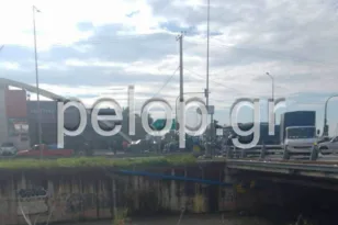 Αγρότες με δεκάδες τρακτέρ κατευθύνονται στην Πάτρα: Μπλόκο της Αστυνομίας στην Ακτή Δυμαίων ΒΙΝΤΕΟ