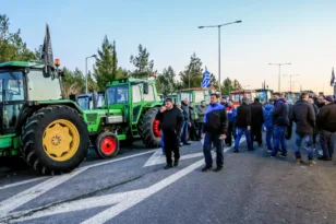 Αγρότες: Περισσότερα από 3.500 τρακτέρ στα μπλόκα σε Νίκαια και Ε65, στον κόμβο Μεγαλοχωρίου