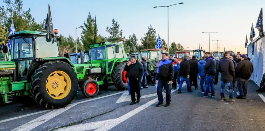 Αγρότες: Περισσότερα από 3.500 τρακτέρ στα μπλόκα σε Νίκαια και Ε65, στον κόμβο Μεγαλοχωρίου