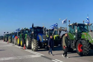 Μαζική κάθοδος αγροτών στη Θεσσαλονίκη με τρακτέρ: Συμβολικός αποκλεισμός του λιμανιού και δεκάδες μπλόκα στην περιφέρεια