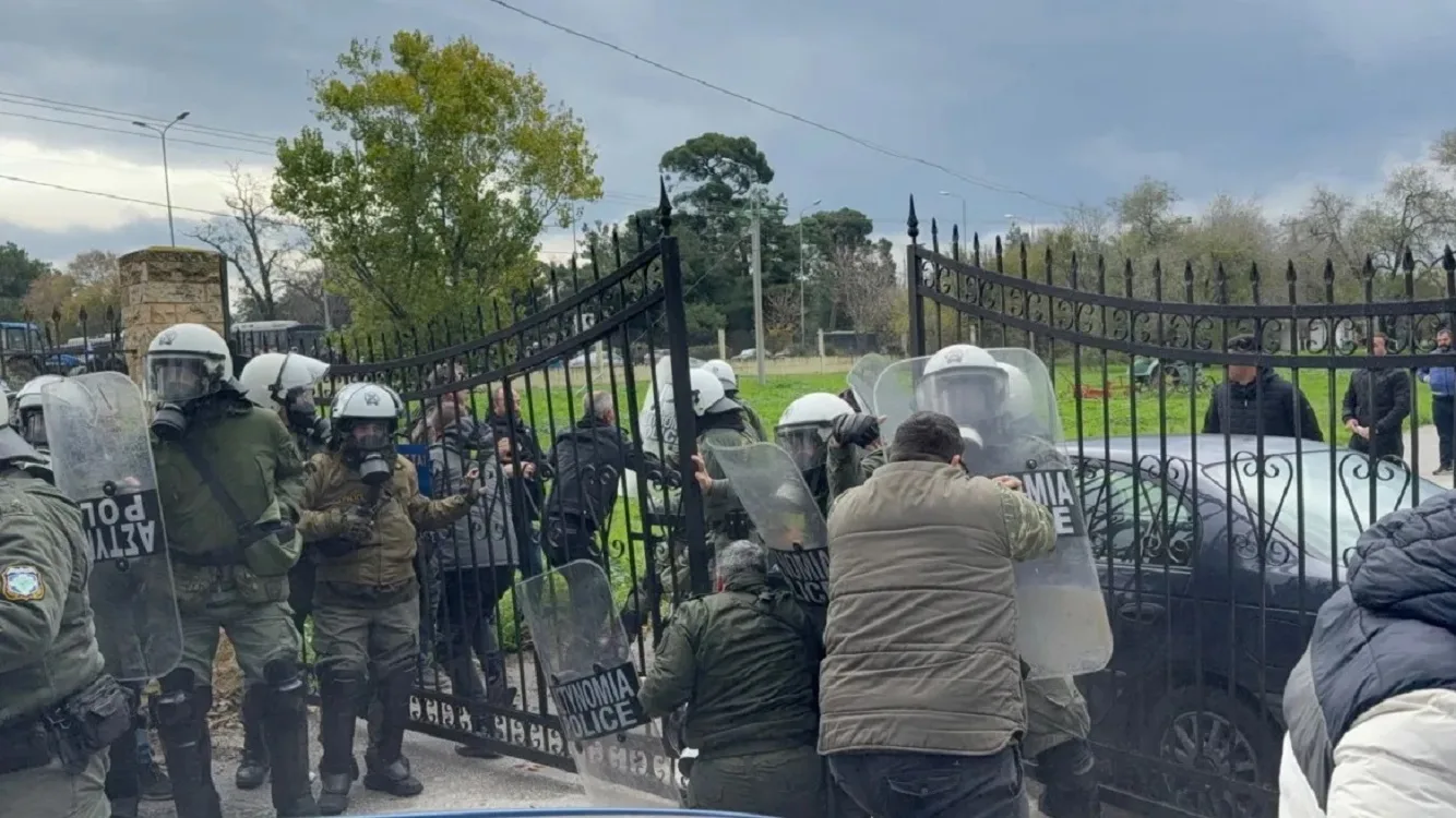 Αγρότες: Ένταση στη Θεσσαλονίκη-«Πάτα τον» έλεγαν διαδηλωτές ΒΙΝΤΕΟ