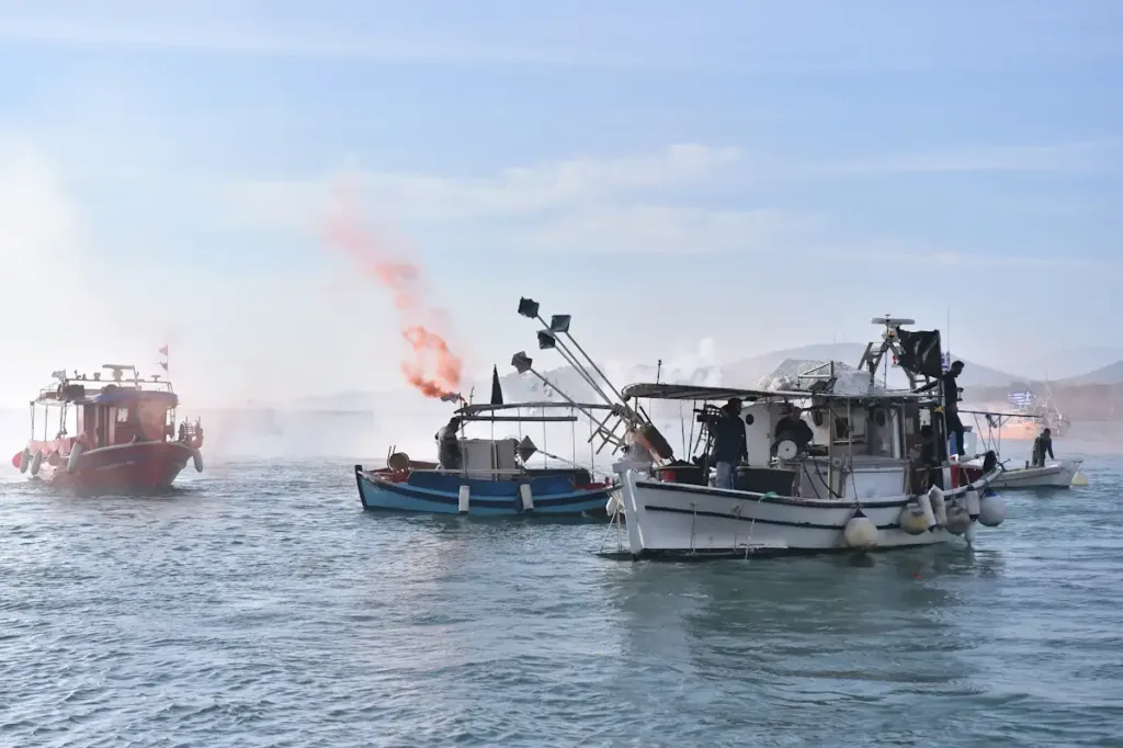 Ανυποχώρητοι οι αγρότες: Τι ισχύει με τα μπλόκα σε όλη την Ελλάδα, στον κόμβο Νίκαιας πάνω από 2.000 τρακτέρ! ΦΩΤΟ