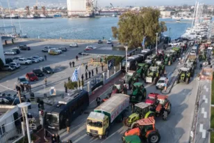 Ανυποχώρητοι οι αγρότες: Τι ισχύει με τα μπλόκα σε όλη την Ελλάδα, στον κόμβο Νίκαιας πάνω από 2.000 τρακτέρ! ΦΩΤΟ