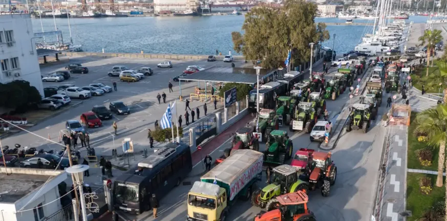 Ανυποχώρητοι οι αγρότες: Τι ισχύει με τα μπλόκα σε όλη την Ελλάδα, στον κόμβο Νίκαιας πάνω από 2.000 τρακτέρ! ΦΩΤΟ