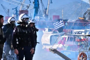 Βόλος: Αποχωρούν οι αγρότες από το λιμάνι μετά την εισαγγελική παρέμβαση – «Απελευθερώθηκε» το εμπορικό λιμάνι