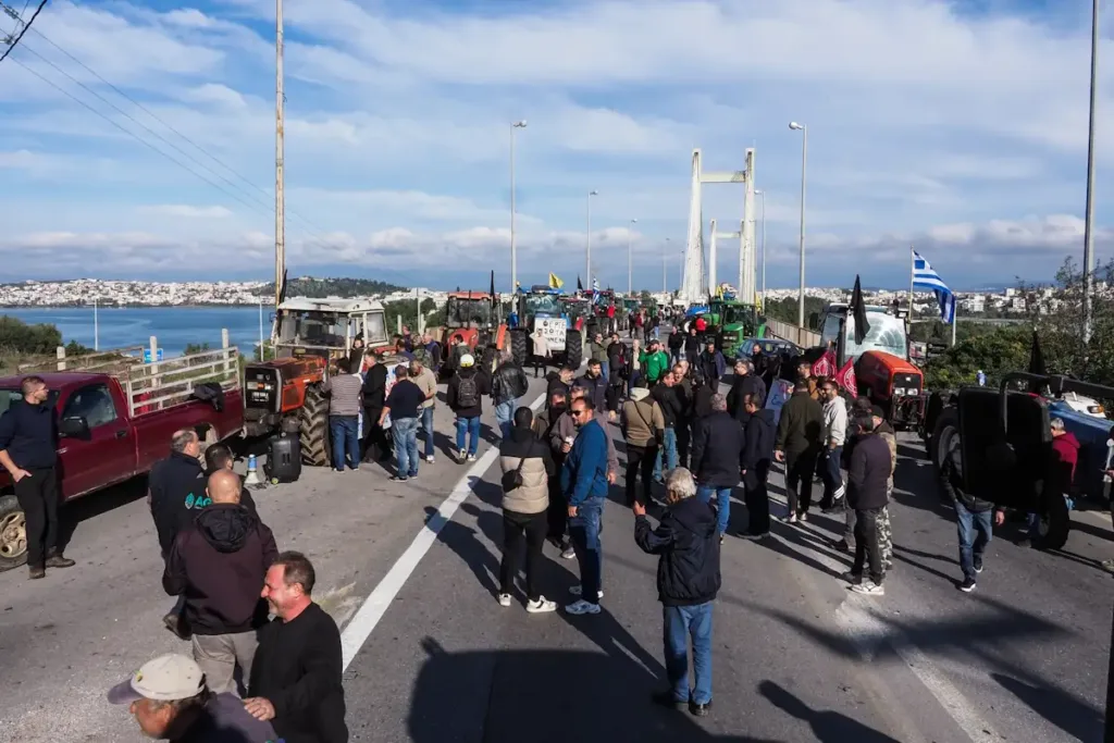 Ανυποχώρητοι οι αγρότες: Τι ισχύει με τα μπλόκα σε όλη την Ελλάδα, στον κόμβο Νίκαιας πάνω από 2.000 τρακτέρ! ΦΩΤΟ Ανυποχώρητοι οι αγρότες: Τι ισχύει με τα μπλόκα σε όλη την Ελλάδα, στον κόμβο Νίκαιας πάνω από 2.000 τρακτέρ! ΦΩΤΟ