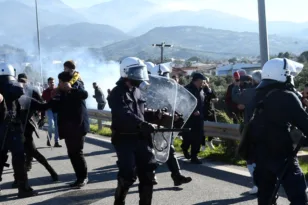 Αχαΐα: Δικογραφία για τα επεισόδια στη Γέφυρα Ρίου – Αντιρρίου, οι κατηγορίες κατά αγροτών ΦΩΤΟ