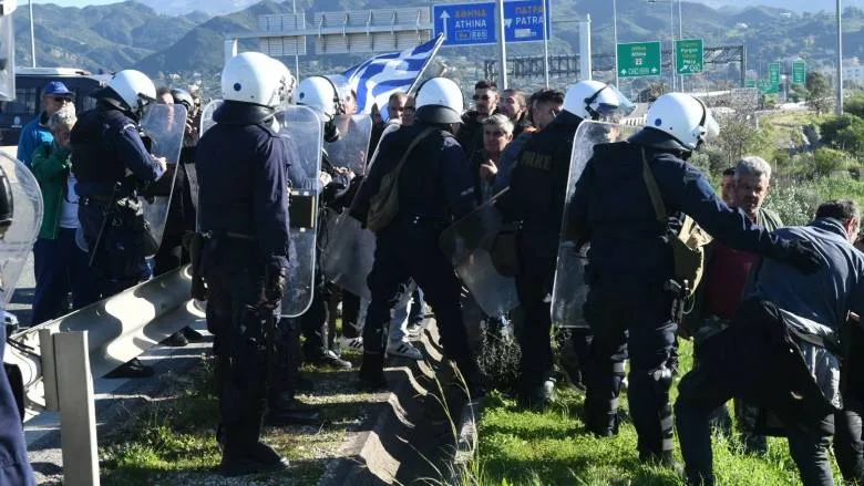 Αχαΐα: Δικογραφία για τα επεισόδια στη Γέφυρα Ρίου - Αντιρρίου, οι κατηγορίες κατά αγροτών ΦΩΤΟ Αχαΐα: Δικογραφία για τα επεισόδια στη Γέφυρα Ρίου - Αντιρρίου, οι κατηγορίες κατά αγροτών ΦΩΤΟ