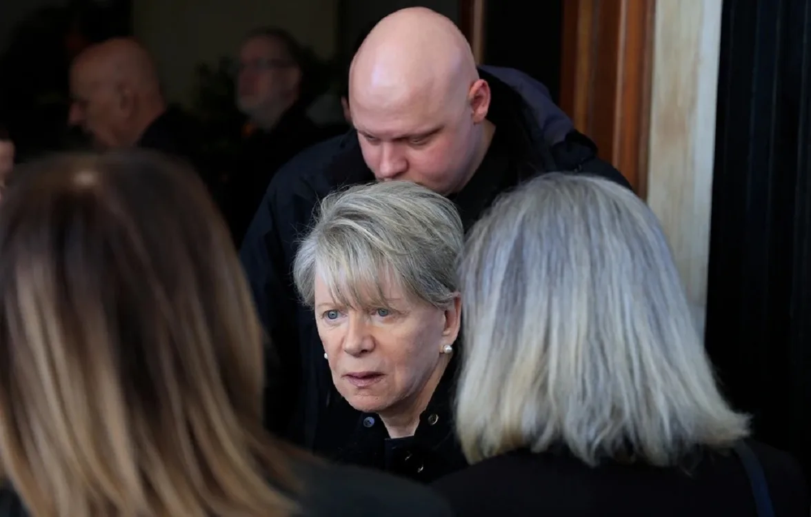 Σε βαρύ κλίμα το τελευταίο αντίο στη Σύλβα Ακρίτα: Στο πλευρό της Έλενας Ακρίτα άνθρωποι του πολιτικού και καλλιτεχνικού κόσμου ΦΩΤΟ