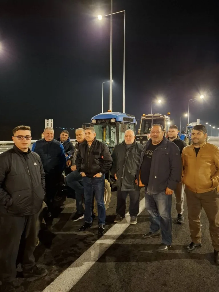 Η Πάτρα σε αγροτικό κλοιό: Σήμερα η απόφαση για κλιμάκωση κινητοποίησεων, πού υπάρχουν μπλόκα ΦΩΤΟ-ΒΙΝΤΕΟ Η Πάτρα σε αγροτικό κλοιό: Σήμερα η απόφαση για κλιμάκωση κινητοποίησεων, πού υπάρχουν μπλόκα ΦΩΤΟ-ΒΙΝΤΕΟ