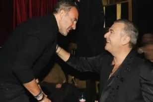 Έκπληξη με ελληνικό χρώμα στο Παρίσι: Ο Αντώνης Ρέμος εμφανίστηκε στην εκπομπή του Νίκου Αλιάγα