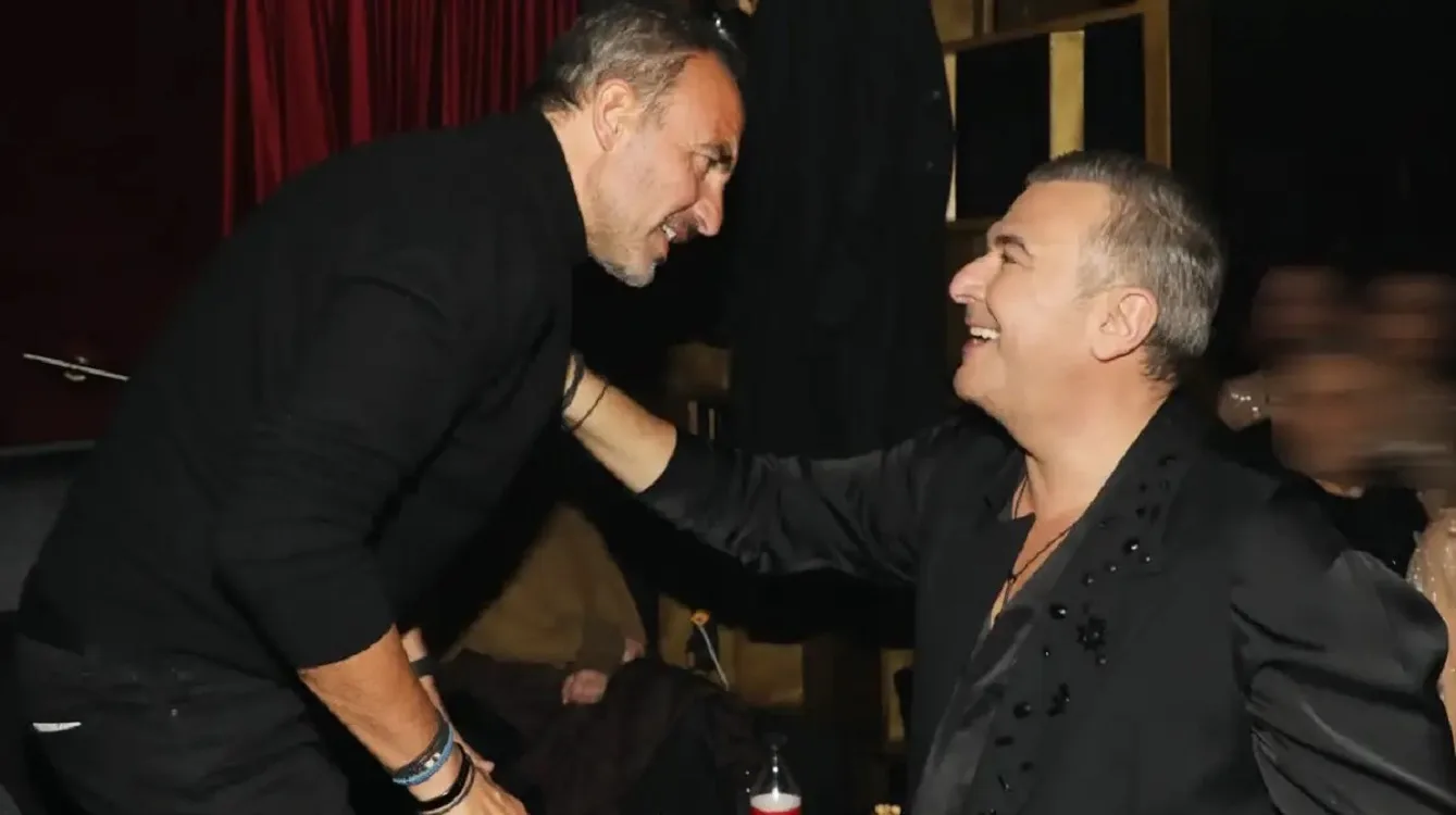 Έκπληξη με ελληνικό χρώμα στο Παρίσι: Ο Αντώνης Ρέμος εμφανίστηκε στην εκπομπή του Νίκου Αλιάγα