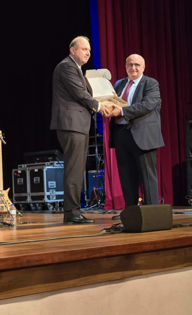 Κατάμεστο το Συνεδριακό Κέντρο στην Πάτρα για τον Αλκίνοο Ιωαννίδη - Μια συναυλία-γιορτή για τα 61 χρόνια του Πανεπιστημίου ΦΩΤΟ