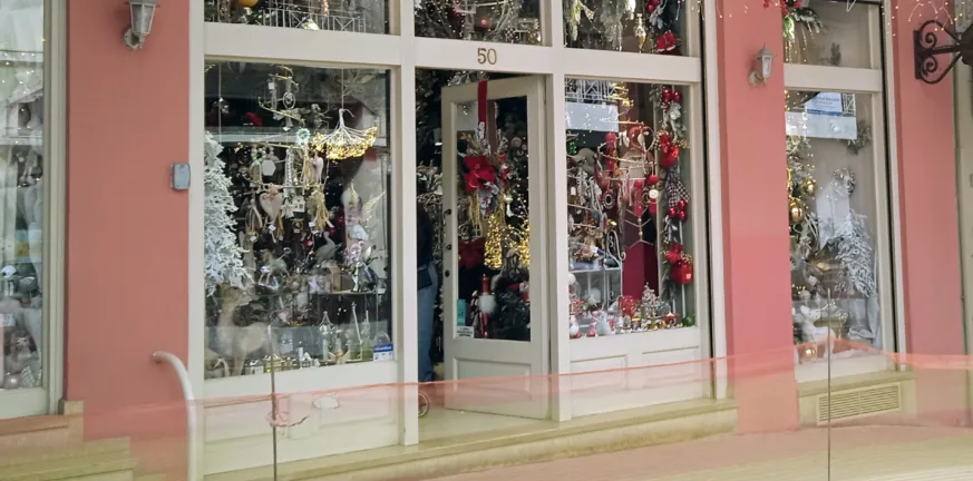 Πάτρα: Χριστούγεννα με «φρένο» κατανάλωσης - Αγοραστική κόπωση και κυκλοφοριακό χάος, λένε οι έμποροι