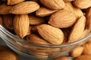 Αυτός είναι σούπερ ξηρός καρπός που βοηθά τη λειτουργία του εντέρου